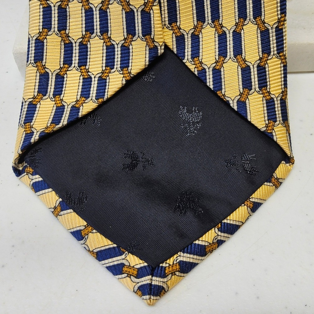 Brooks Brothers Silk Tie Mens Yellow Navy Blue Geometric Chain Link Makers USA - Picture 3 of 9